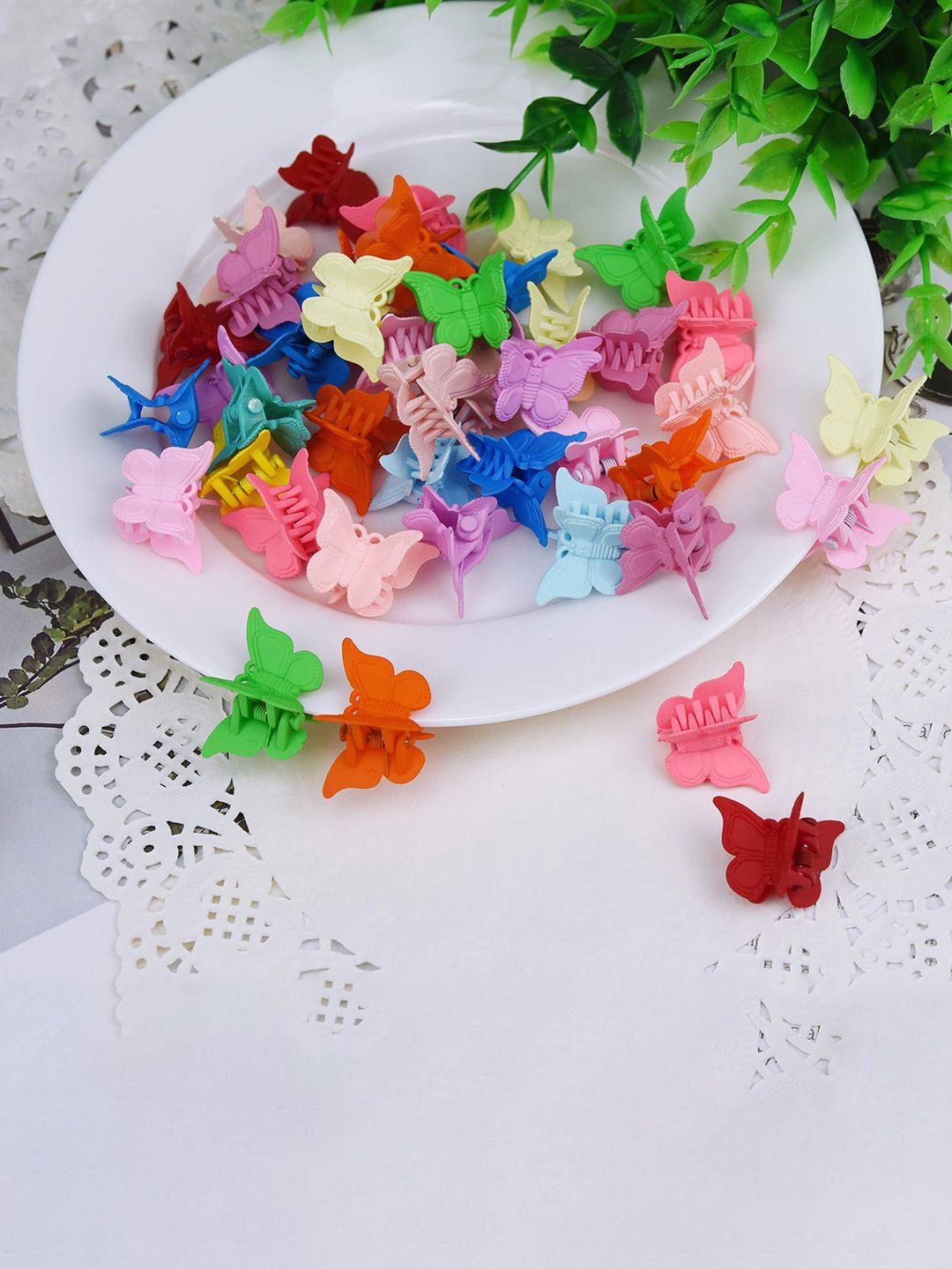 LYTIX Girls Set of 20 Assorted Mini Hair Claw Clips