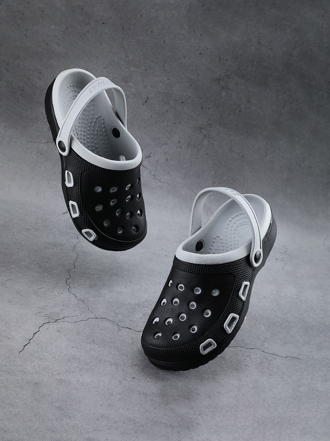 Greentech Men Textured Rubber Clogs