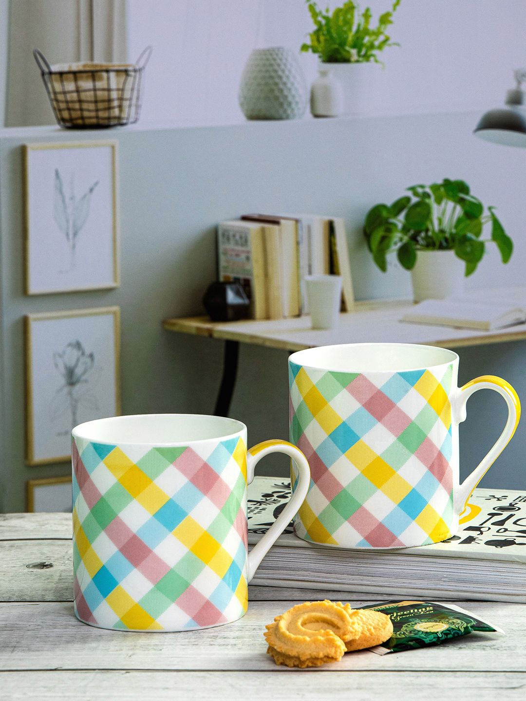 GOODHOMES Pratap Name Personalised White Checkered Bone China Microwave Safe 2 Piece Mugs-360ml