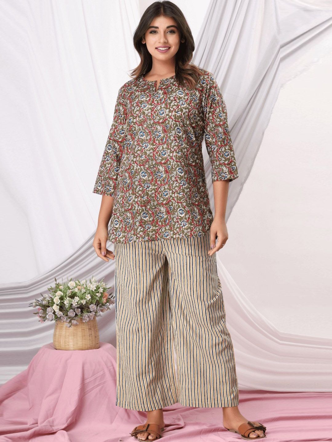 FEATHERS CLOSET Floral Printed Pure Cotton Night suit