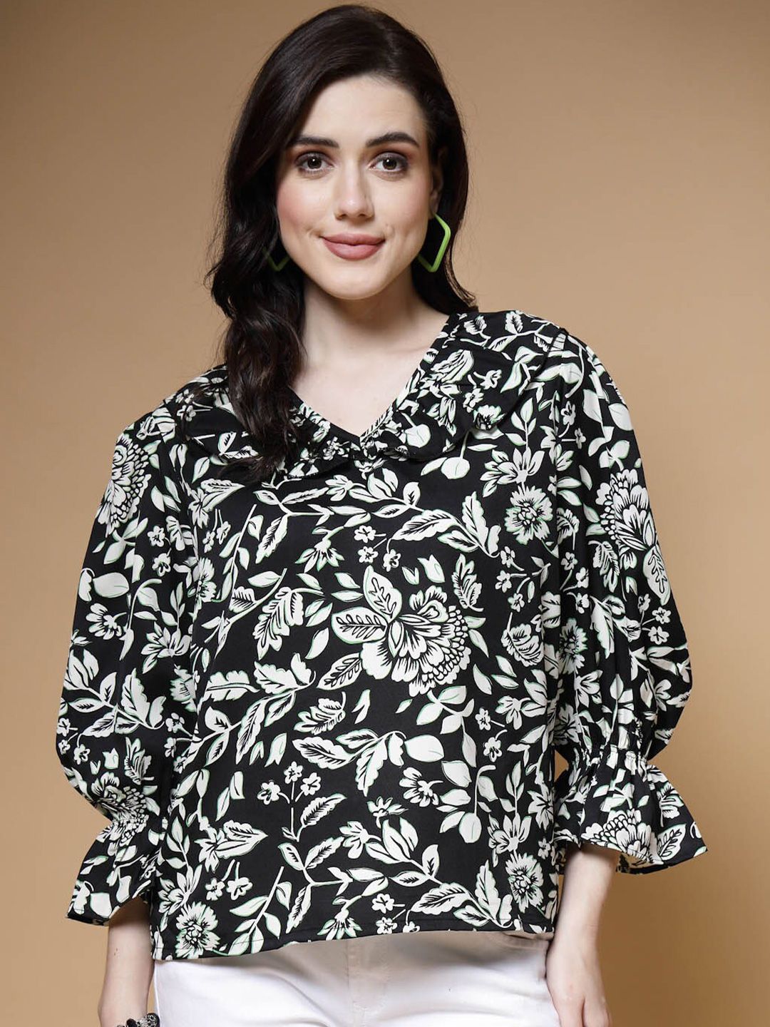 plusS Black Floral Printed V-Neck Puff Sleeves Top