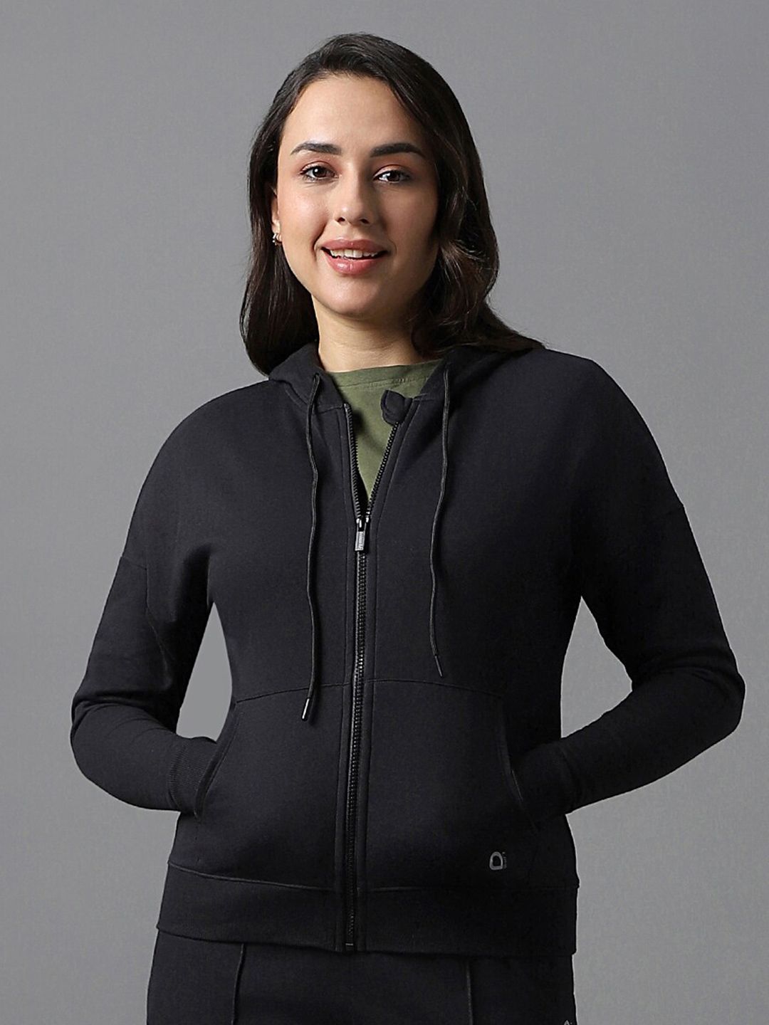 Amante Long Sleeves Hooded Sweatshirt