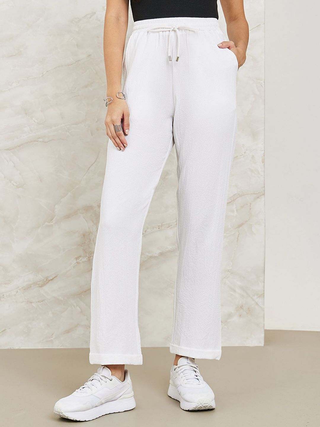 Styli Off White Women Mid-Rise Tapered Fit Cropped Trousers