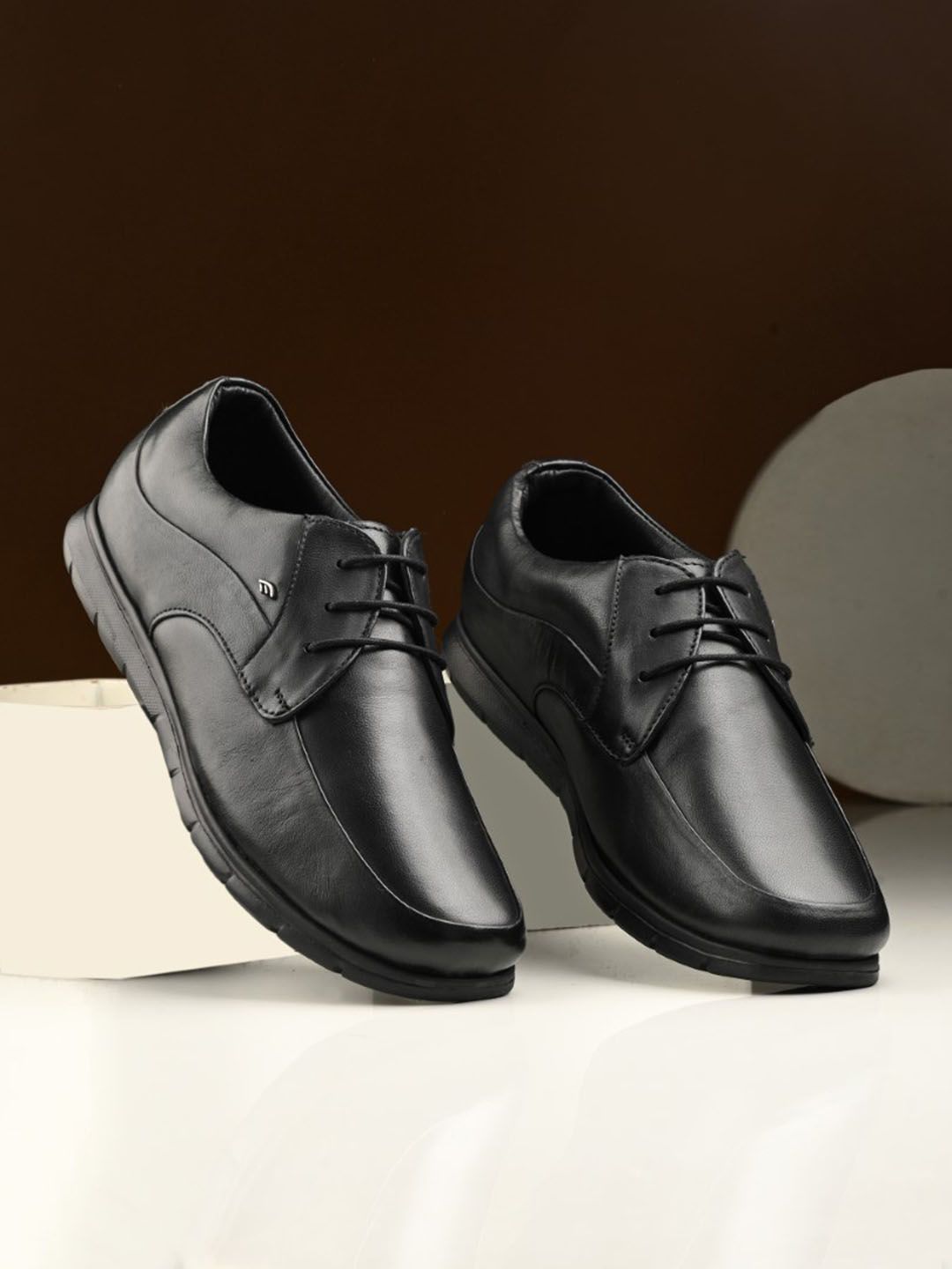 Egoss Men Black Textured Round Toe Lace-Ups Leather Formal Derbys