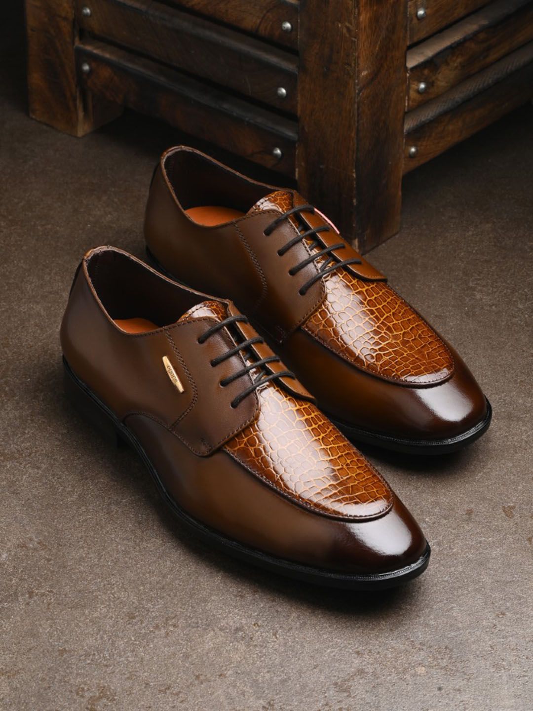Egoss Men Tan Textured Round Toe Lace-Ups Leather Formal Derbys