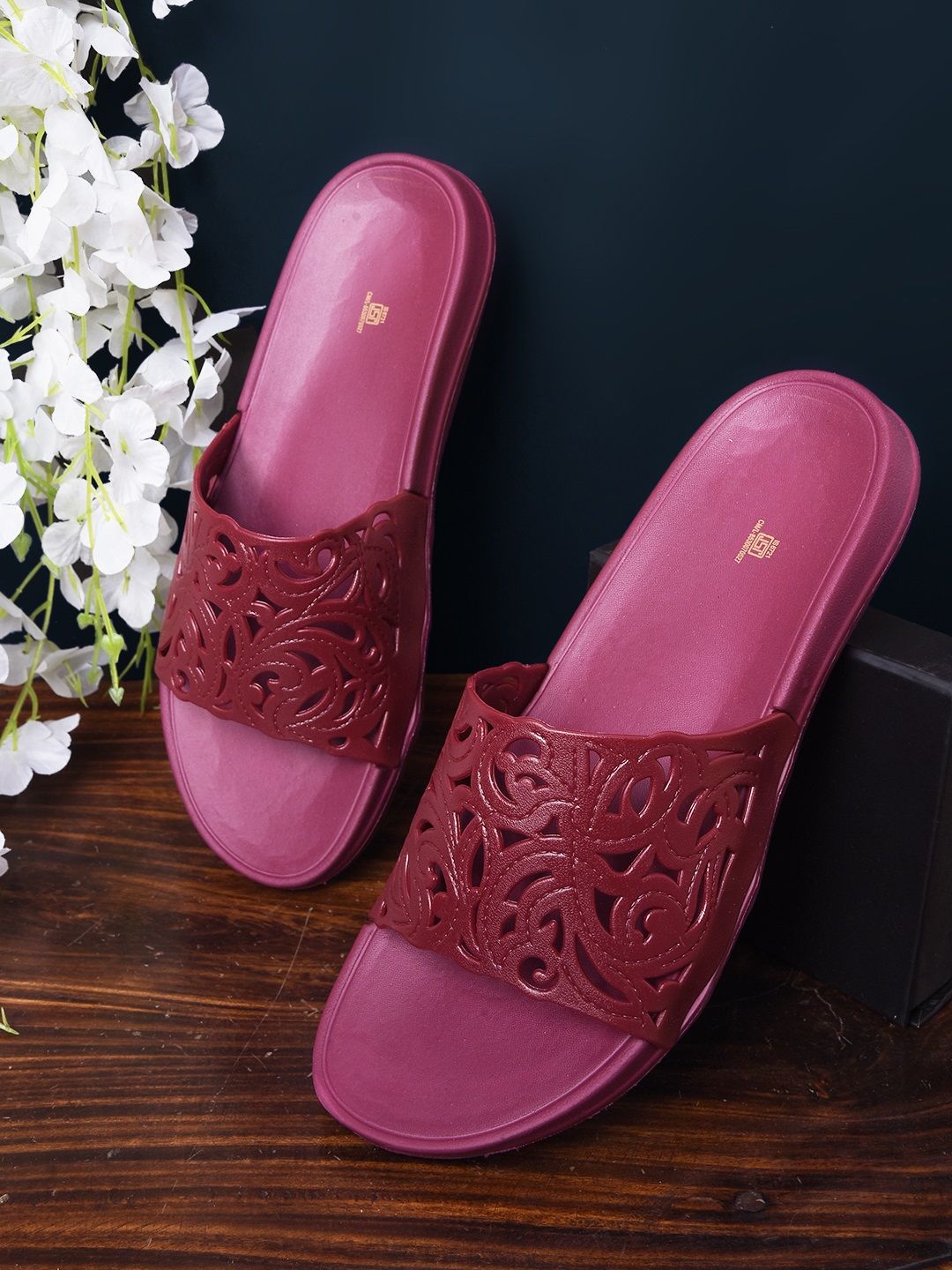 Action Plus Women Self Design Sliders