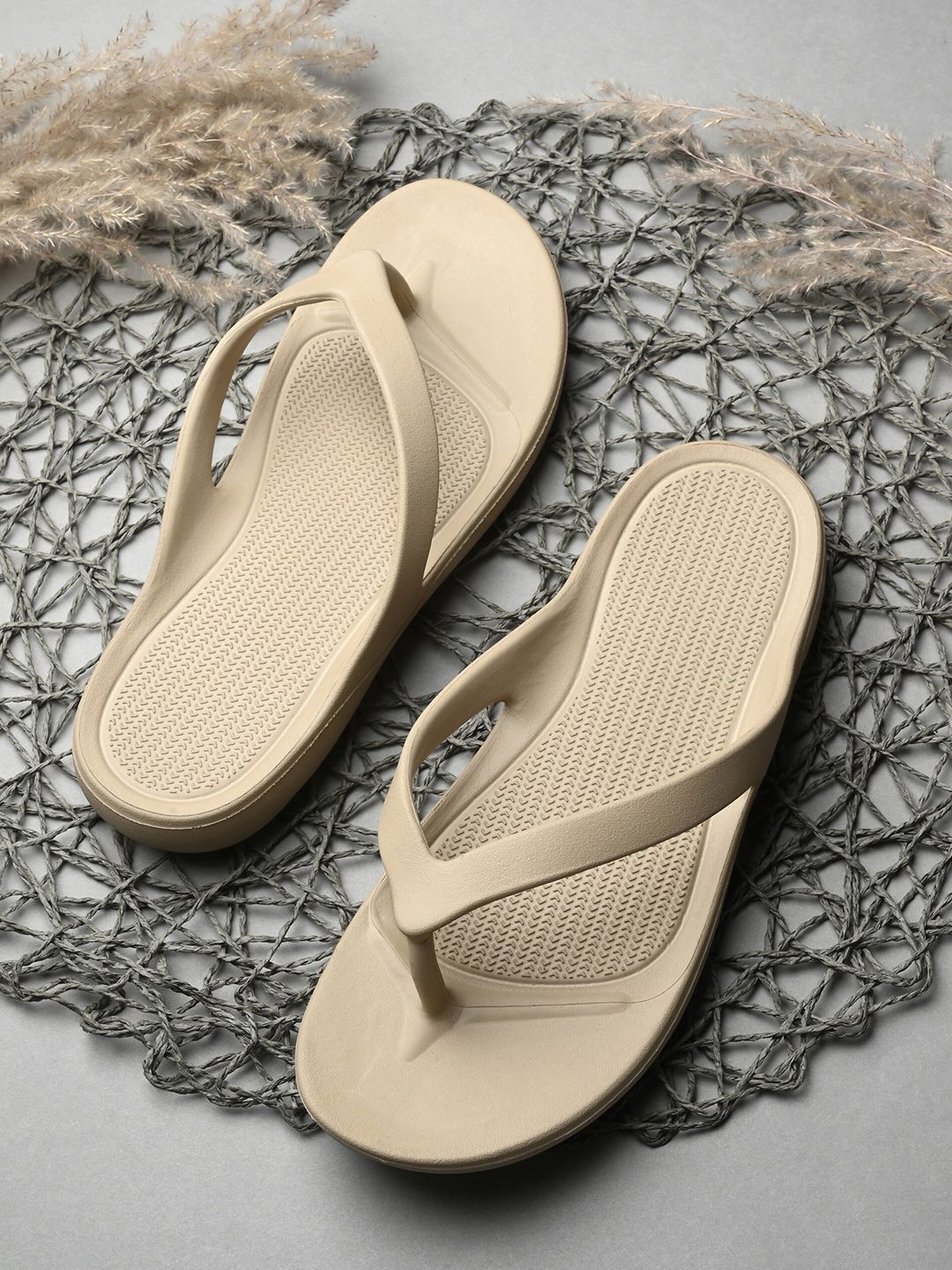 Layasa Women Lightweight Thong Flip-Flops