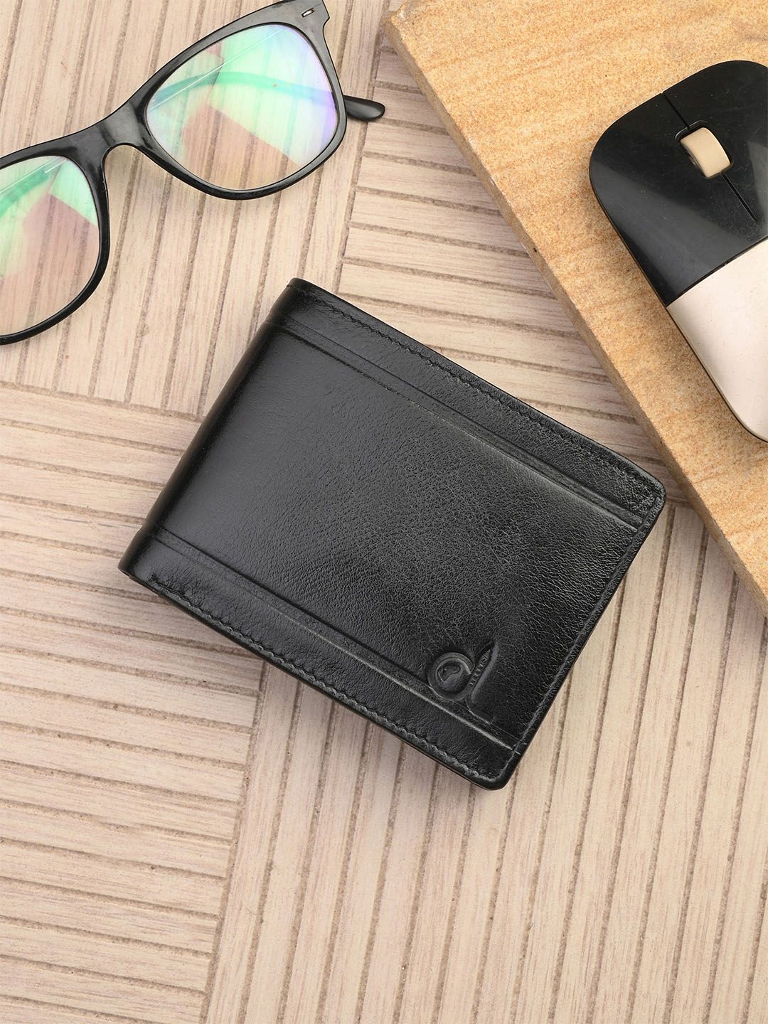 CLOG LONDON Men Leather Two Fold Wallet