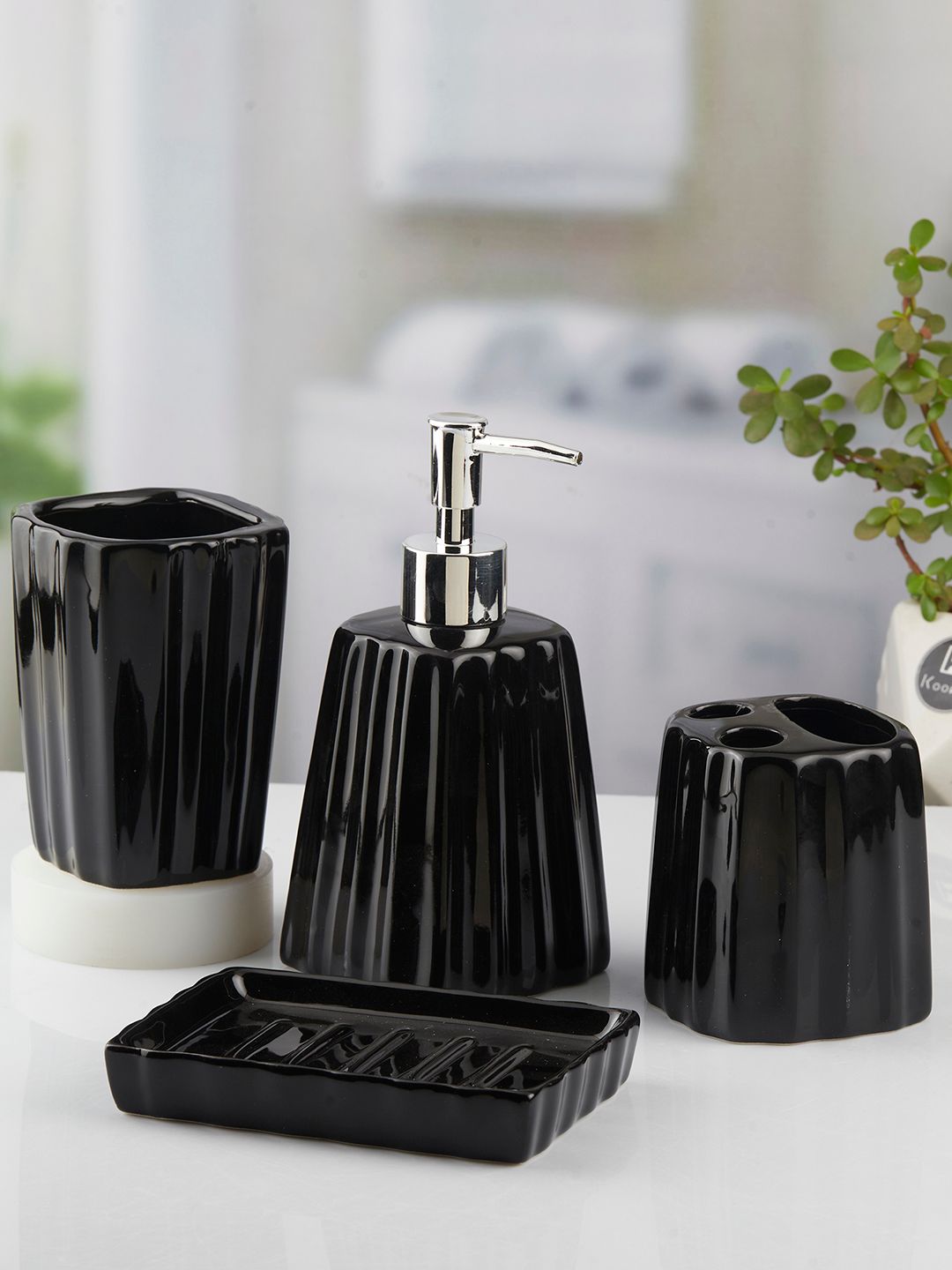 Kookee Black 4 piece Textured Ceramic Glossy Finish Bath Accessories Set