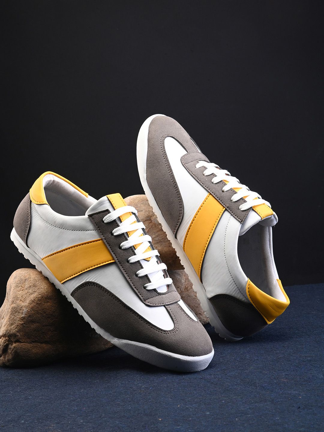The Roadster Lifestyle Co. Men Tokyo Pulse Sneakers