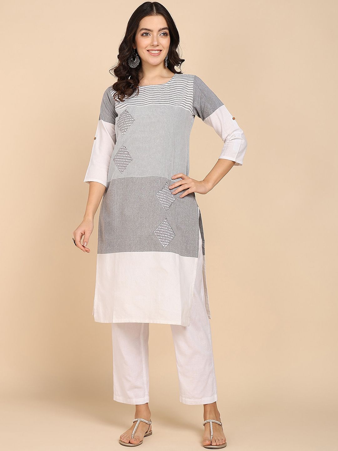 VAHSON Colourblocked Thread Work Straight Kurta