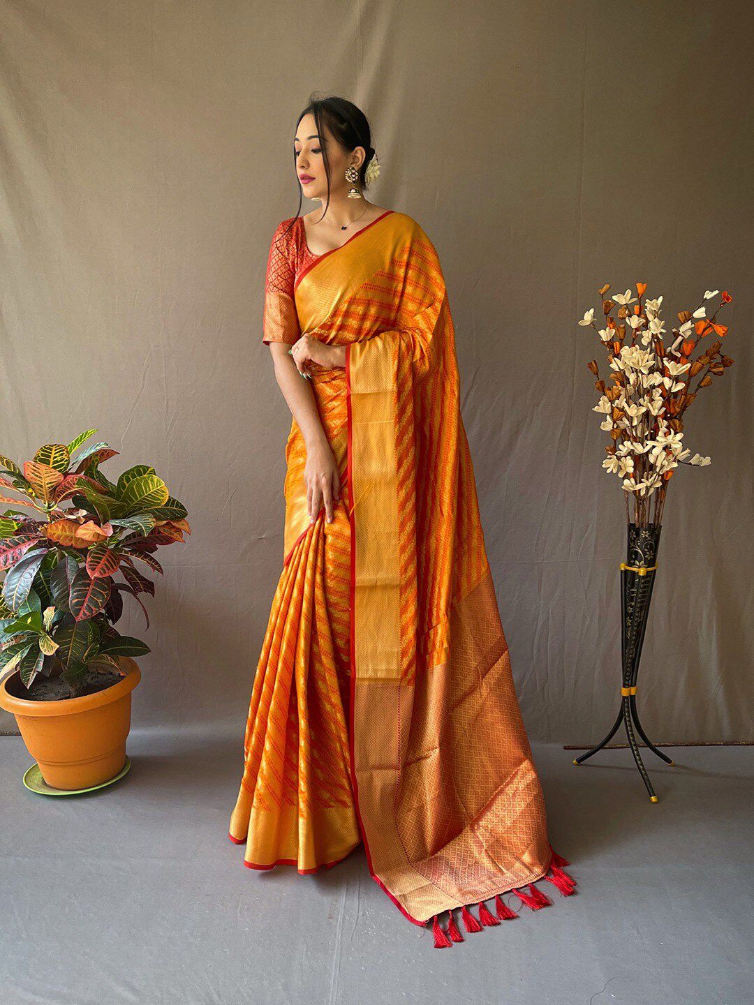 SGF11 Woven Design Heavy Zari Work Kanjeevaram Patola Silk Saree