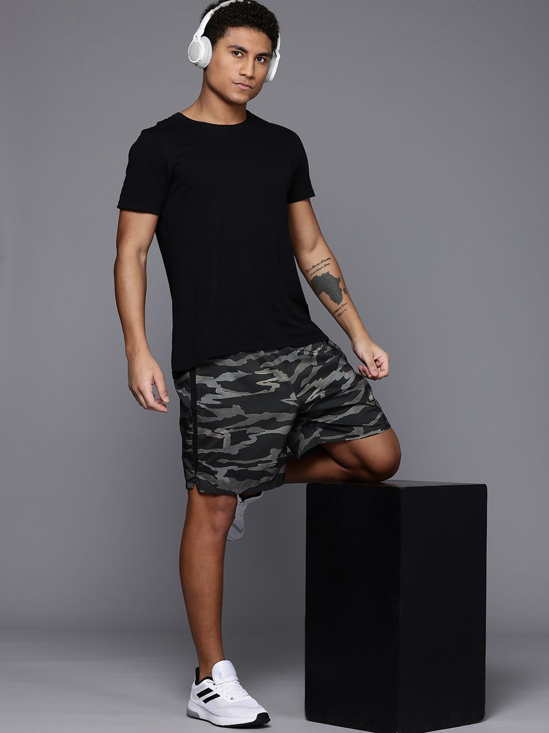 New Balance Men Accelerate 7 Inch Sports Shorts