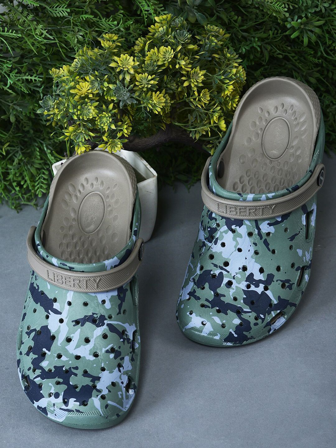 Liberty Men Printed Clogs