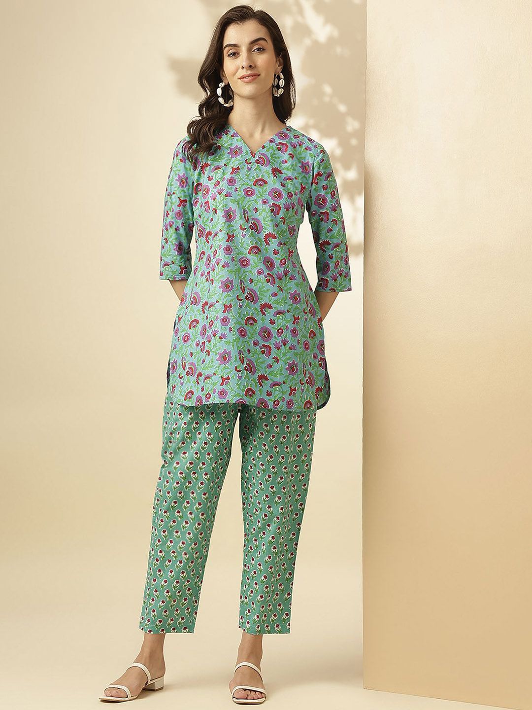 KALINI Floral Printed V-Neck Three-Quarter Sleeves Printed Tunic & Trousers