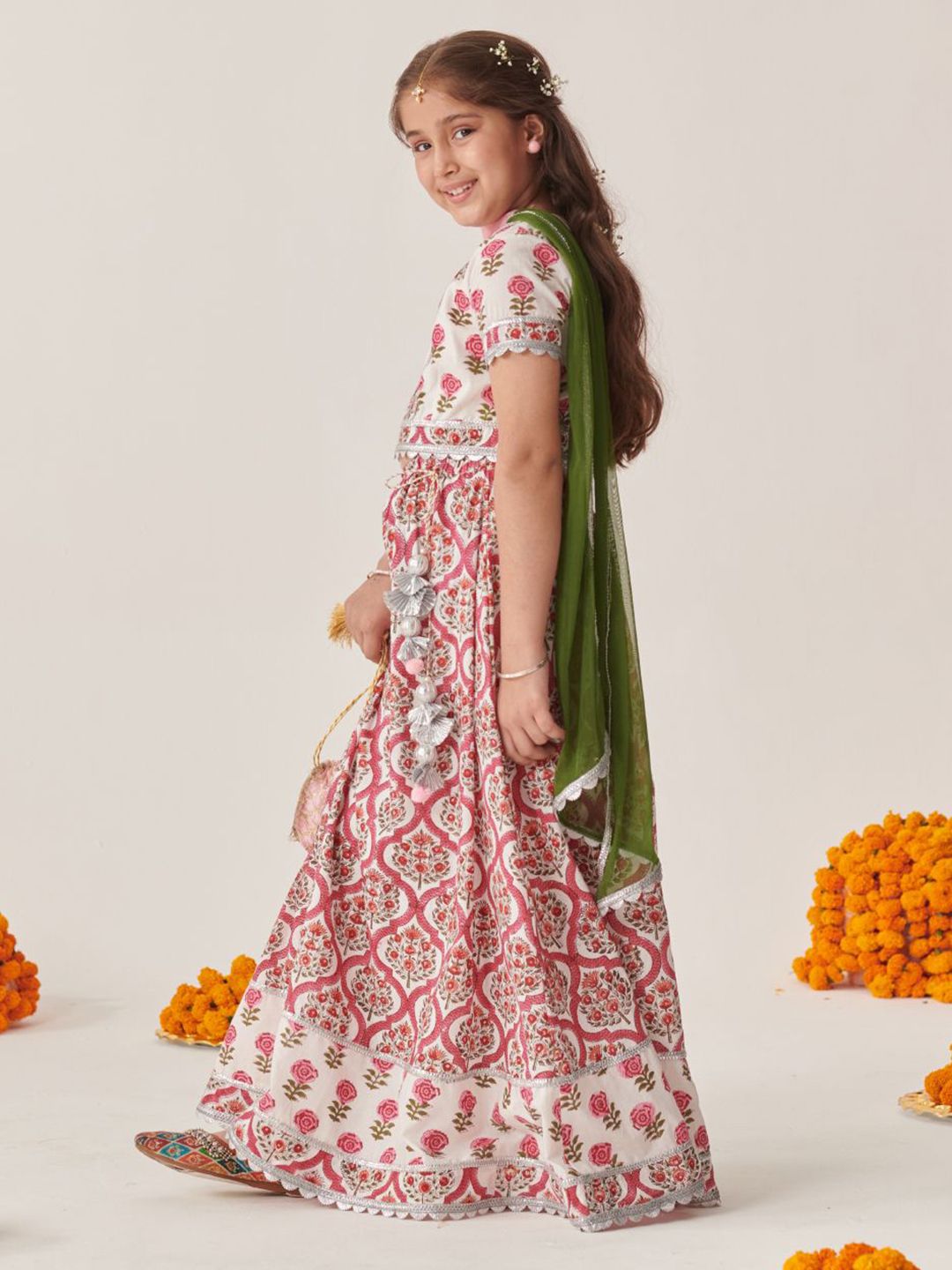 Girls Ethnic White Floral Printed Cotton Lehenga Choli Set With Dupatta 4