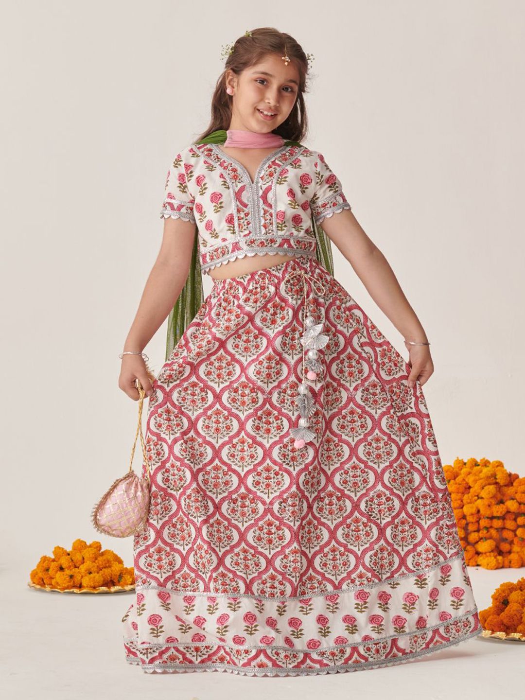 Girls Ethnic White Floral Printed Cotton Lehenga Choli Set With Dupatta 7