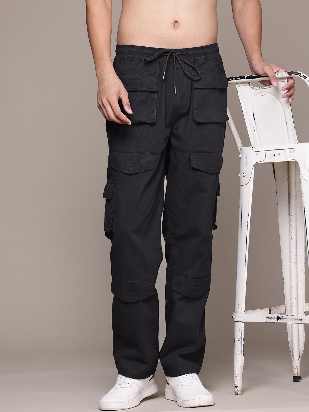 The Roadster Lifestyle Co. Men Straight-Fit Pure Cotton Cargos with Pocket Detail