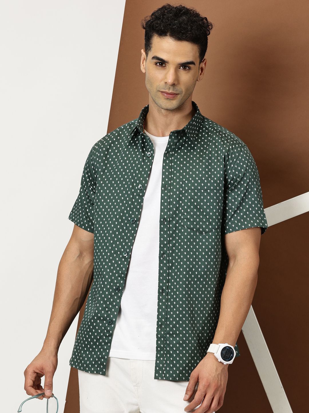 INVICTUS Men Original Cutaway Collar Micro Ditsy Printed Cotton Slim Fit Casual Shirt