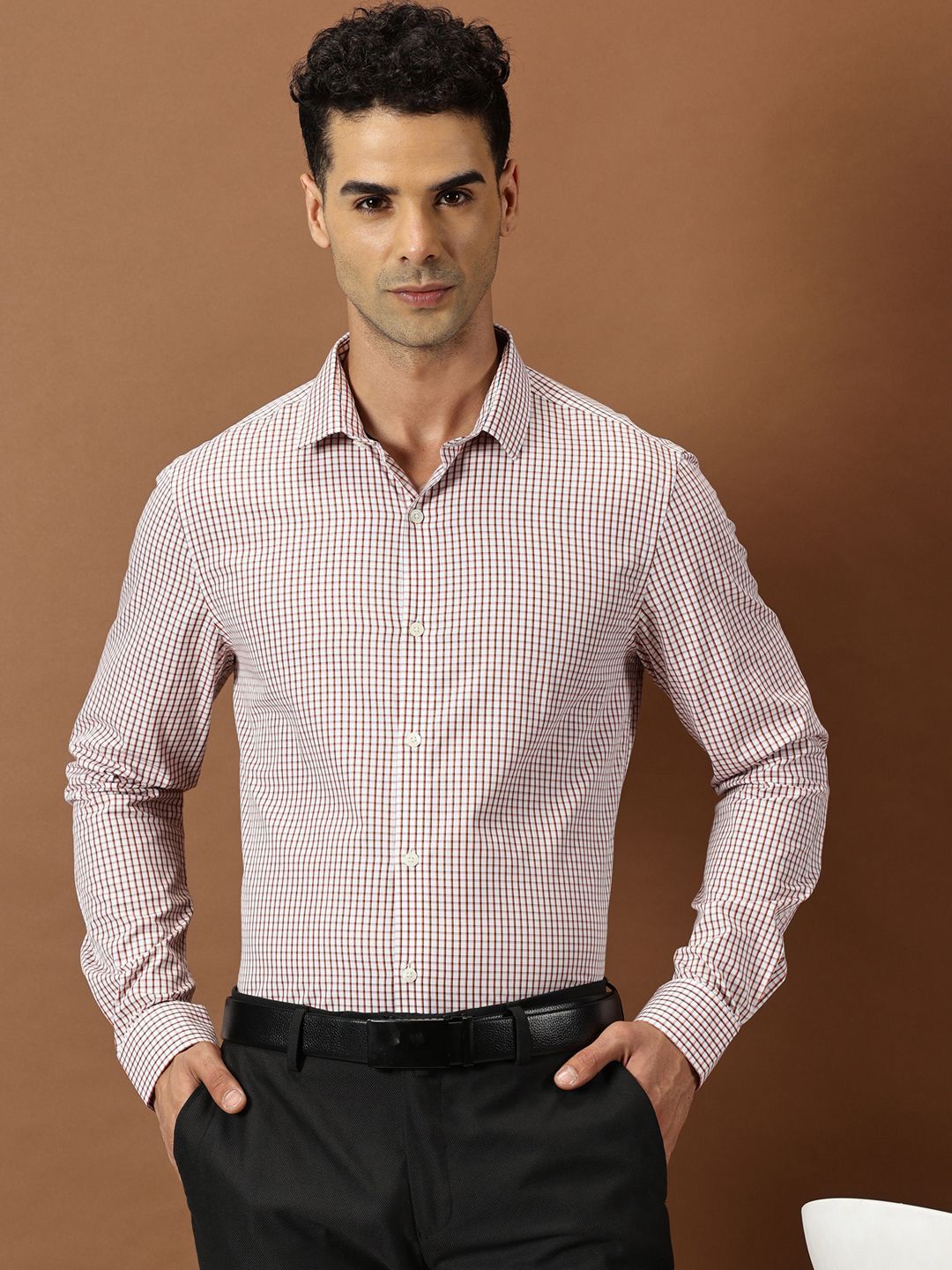 INVICTUS Men Original Cutaway Collar Micro Checks Checked Cotton Slim Fit Formal Shirt