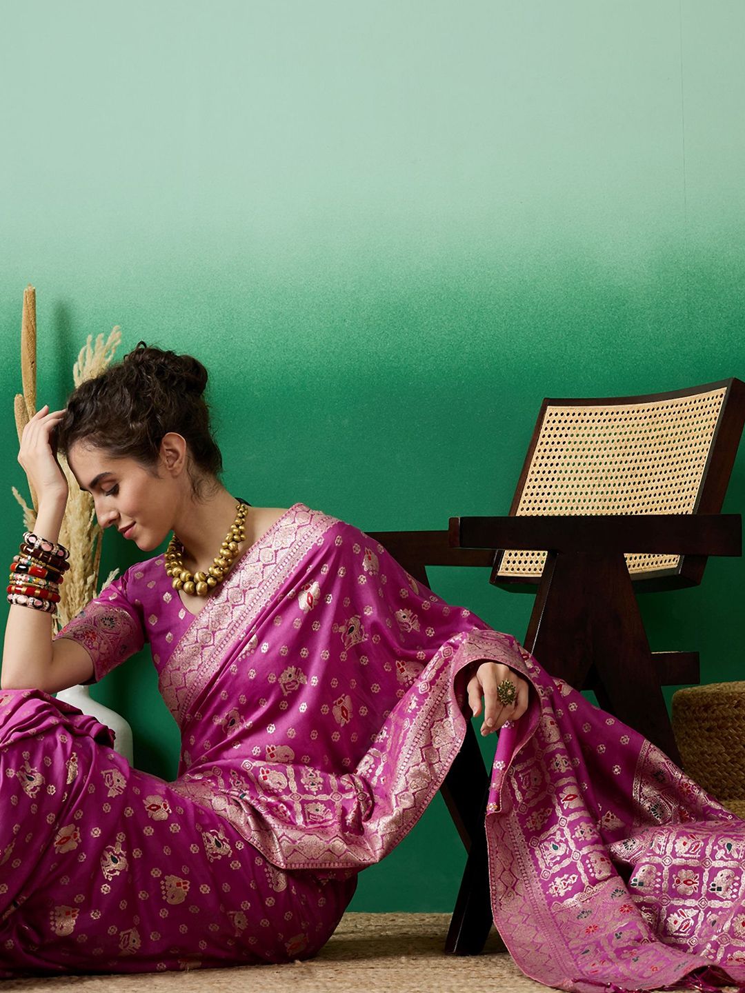 Sangria Ethnic Motif Zari Woven Kanjeevaram Saree with Blouse