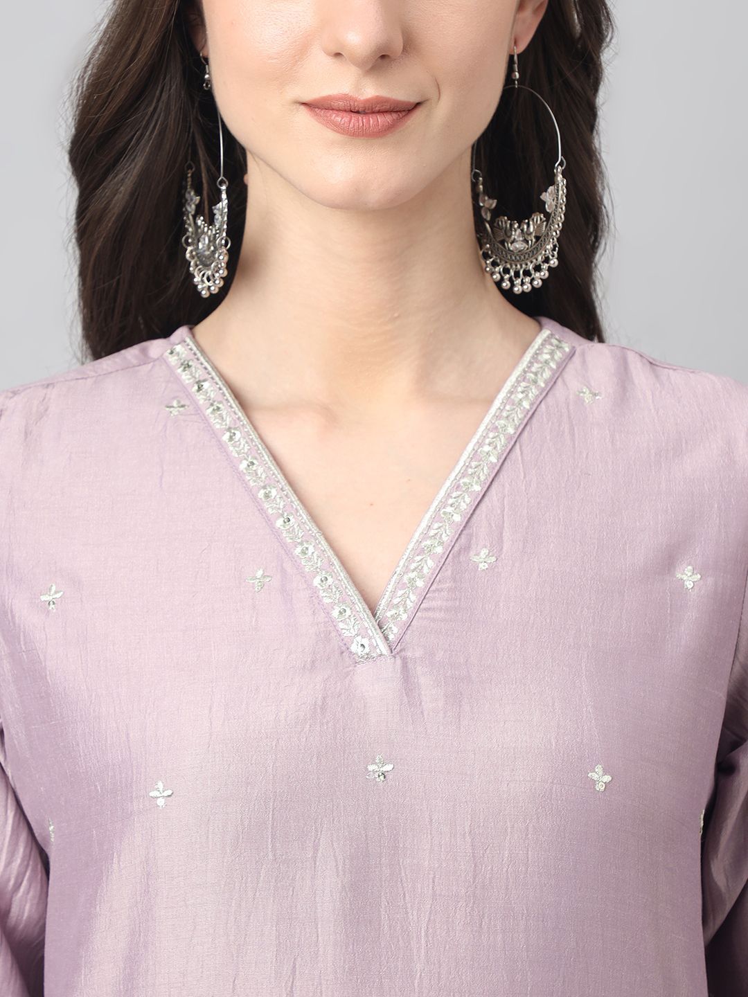Women's Lavender Silk Blend Embellished Kurta with Pant and Dupatta 2