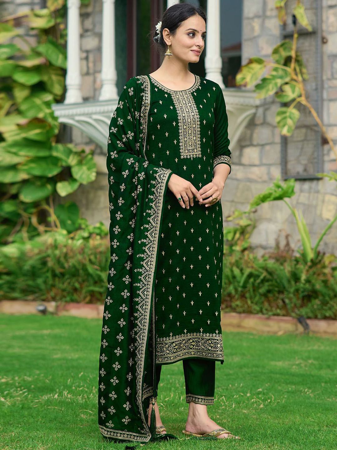 Ethnic Motifs Embroidered Sequinned Straight Republic Day Kurta with Trousers & Dupatta 4