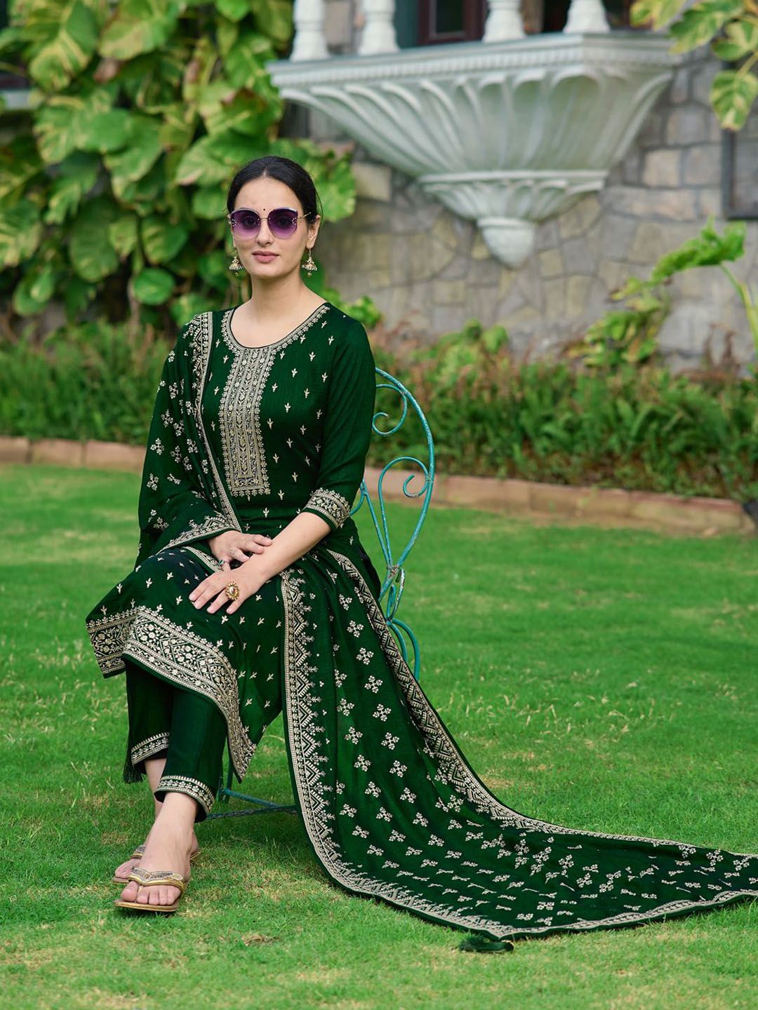 Ethnic Motifs Embroidered Sequinned Straight Republic Day Kurta with Trousers & Dupatta 6