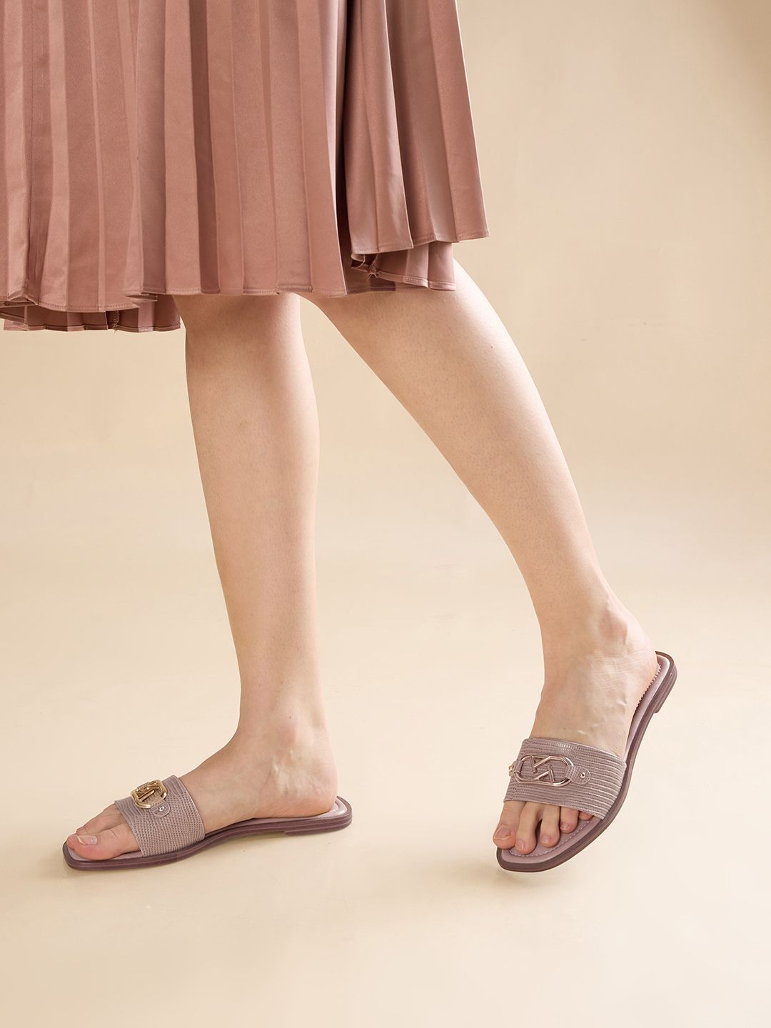 Rocia Women Open Toe Flats with Buckles