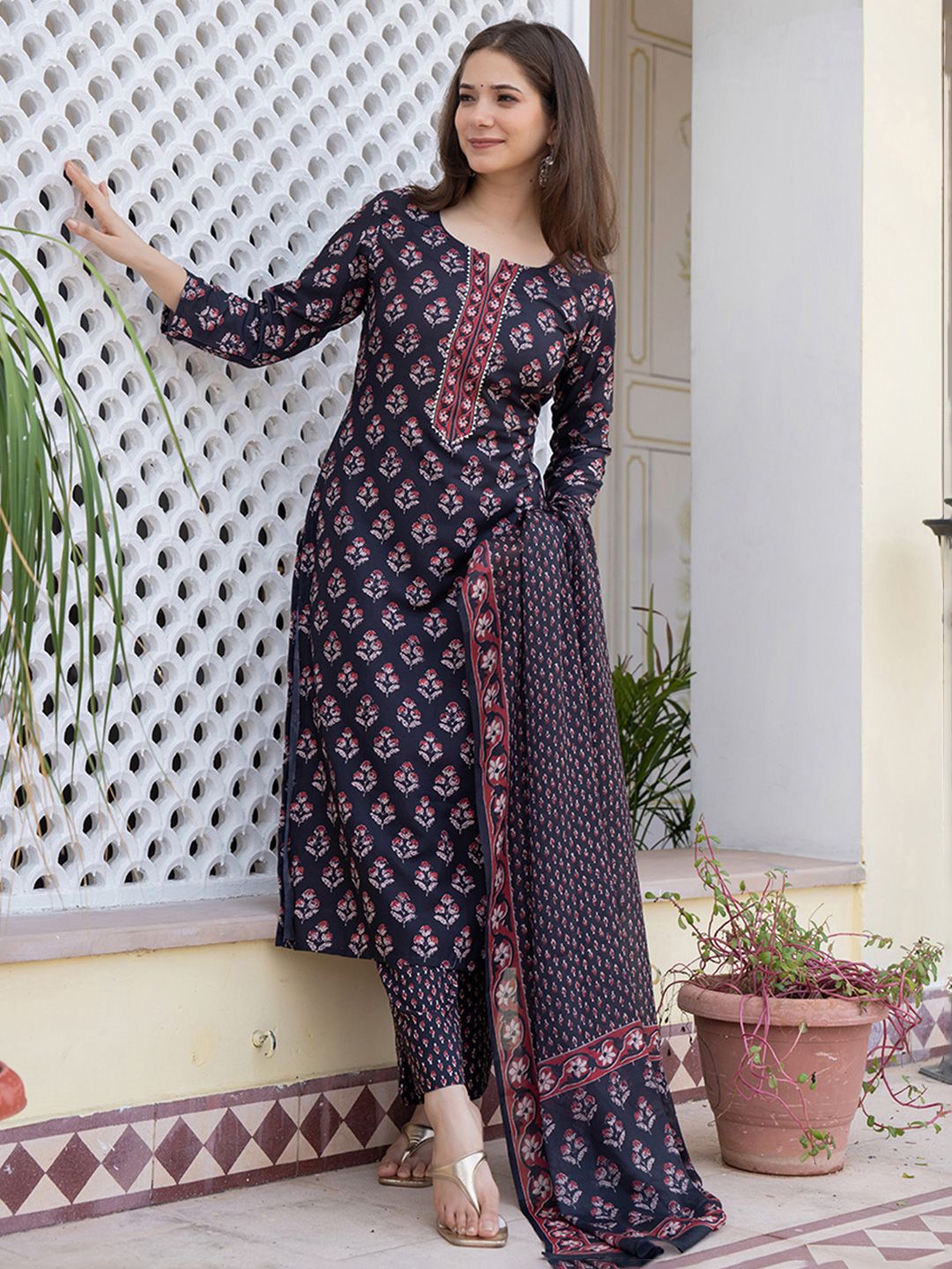 Floral Printed Round Neck Straight Kurta With Trousers & Dupatta 2