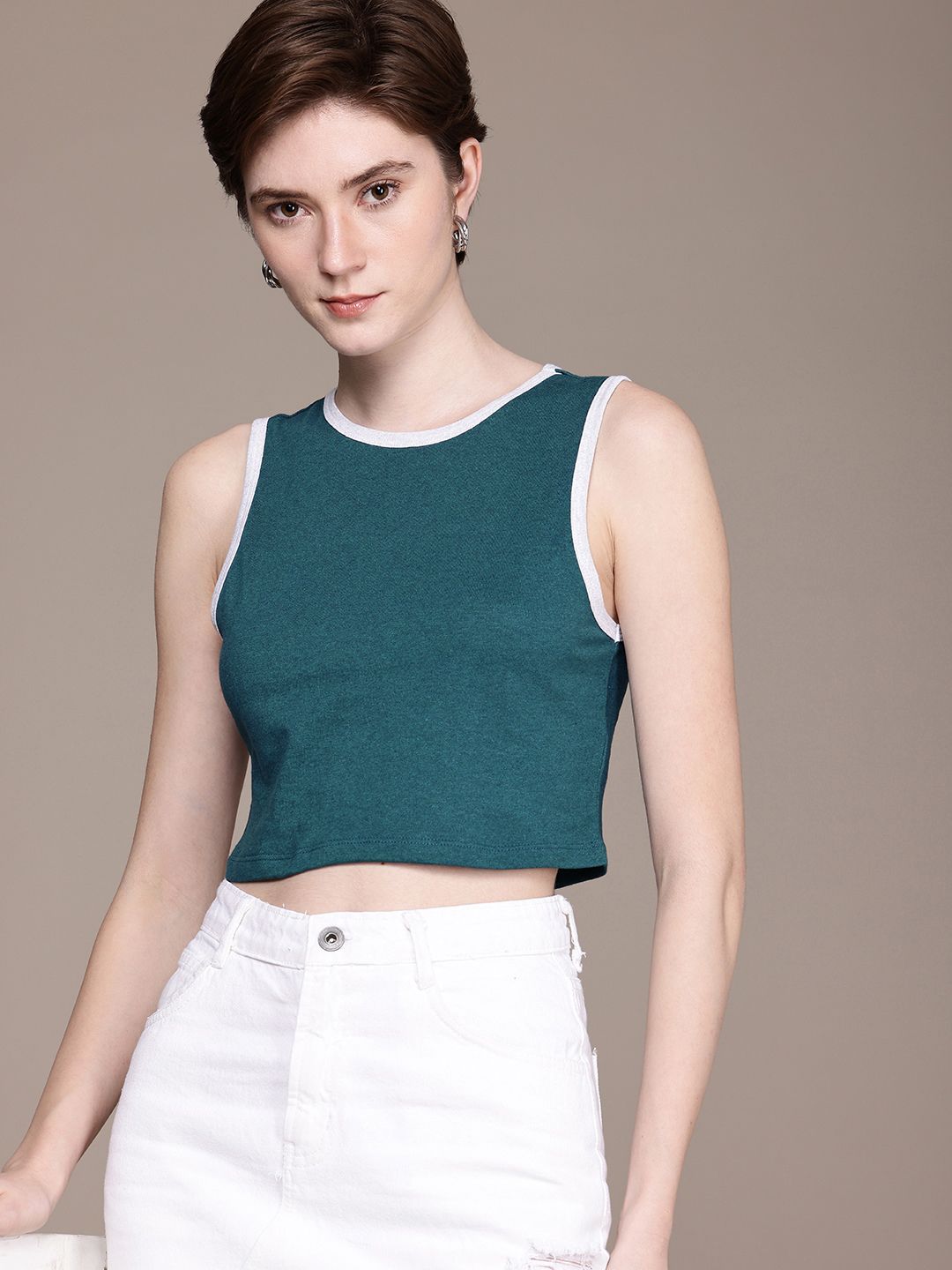 The Roadster Life Co. Sleeveless Slim Fit Crop T-shirt