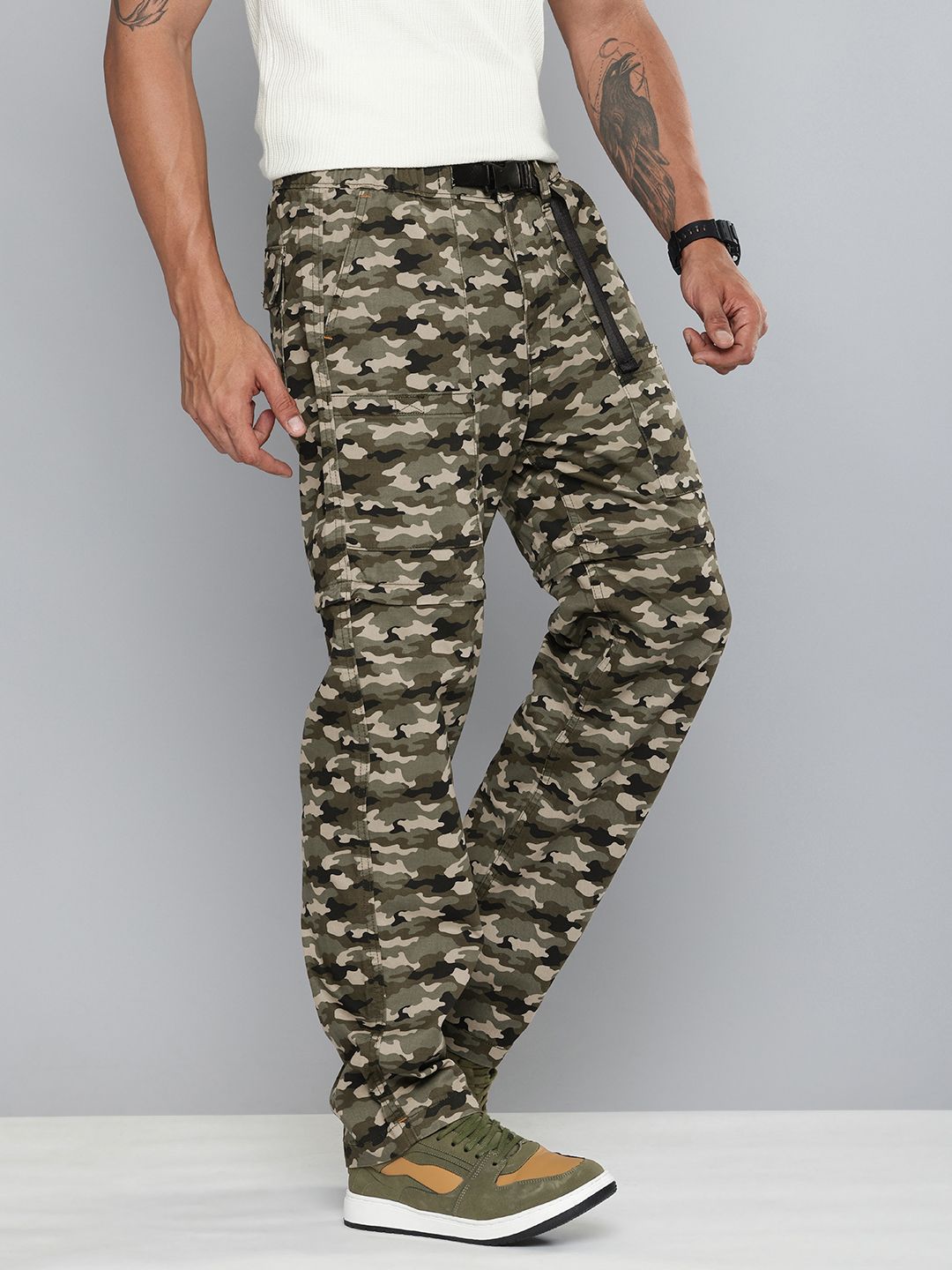 Levis Men Camouflage Printed Cargos