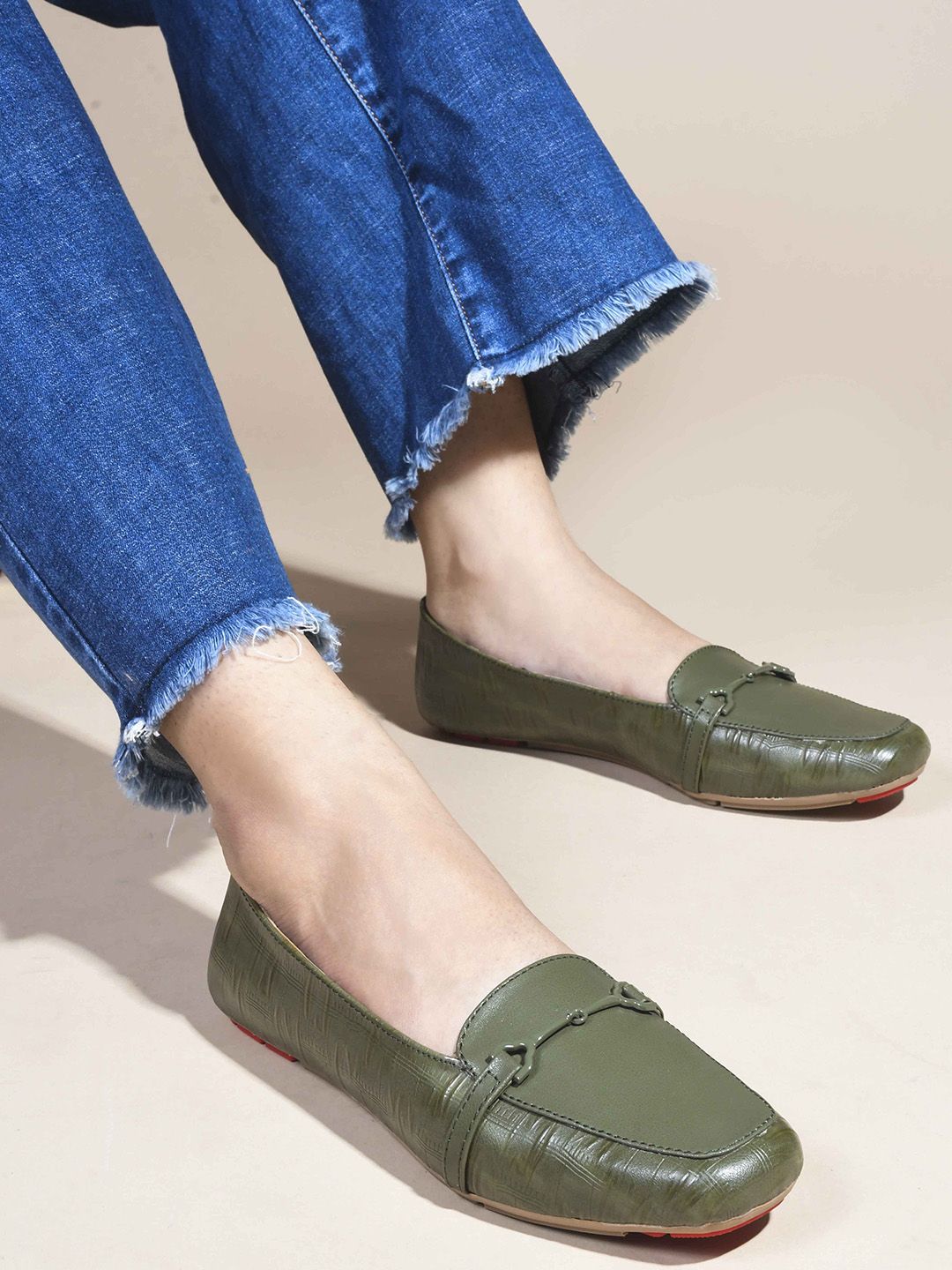 SHUZ TOUCH Women Textured Horsebit Loafers