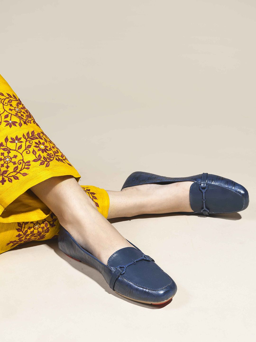 SHUZ TOUCH Women Ballerinas with Laser Cuts Flats