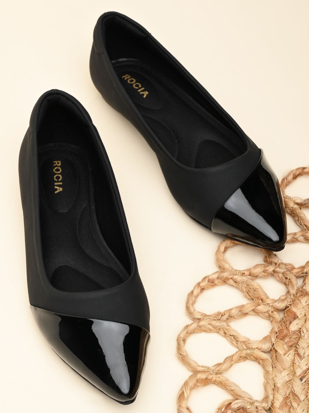 Rocia Women Pointed Toe Ballerinas