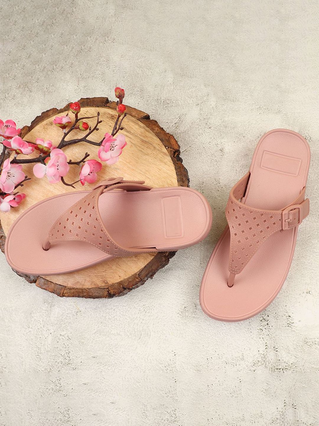 Indifeet Women Casual Pink Rubber Thong Flip-Flops