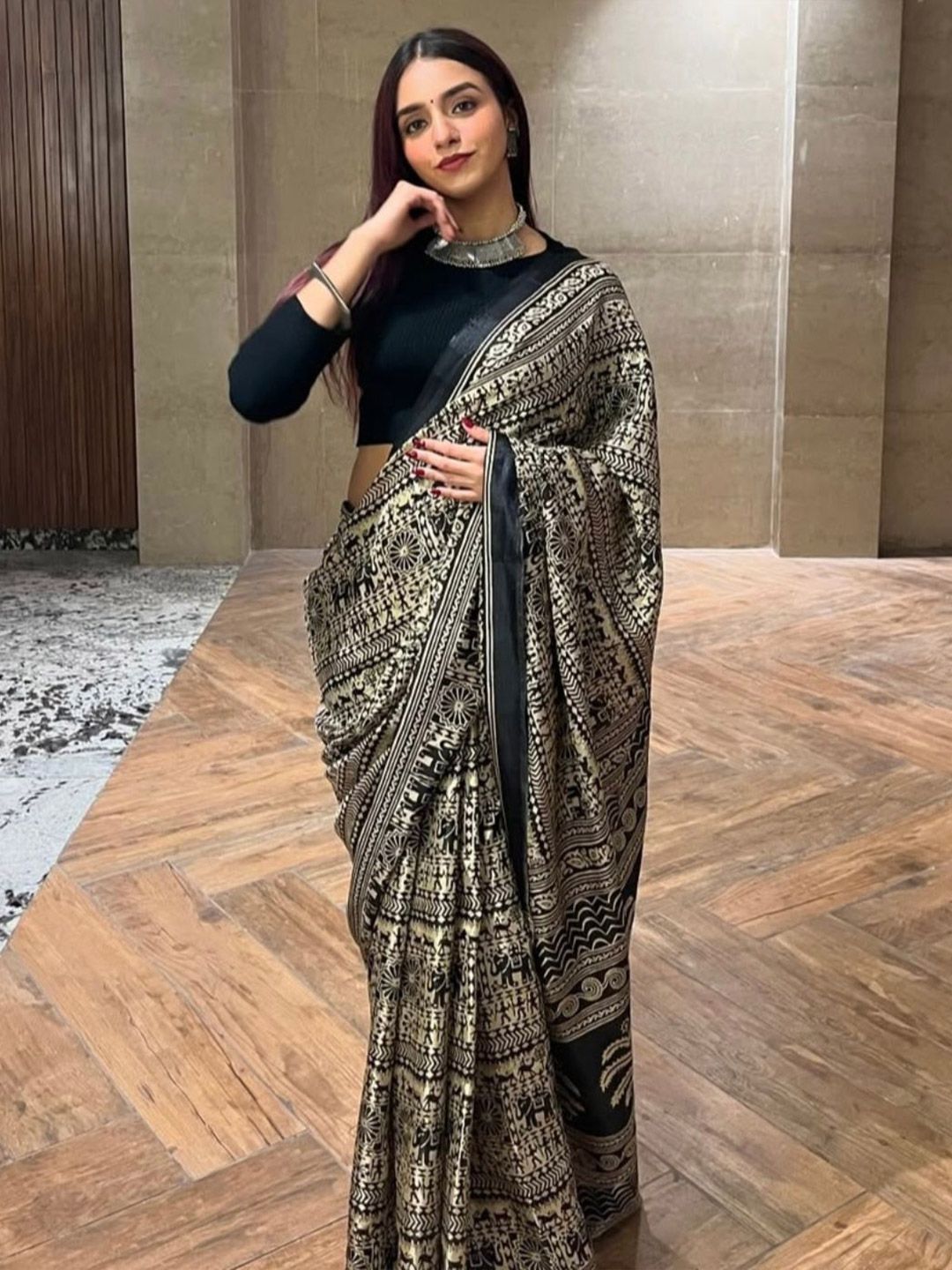 Ethnic Motifs Printed Saree 2