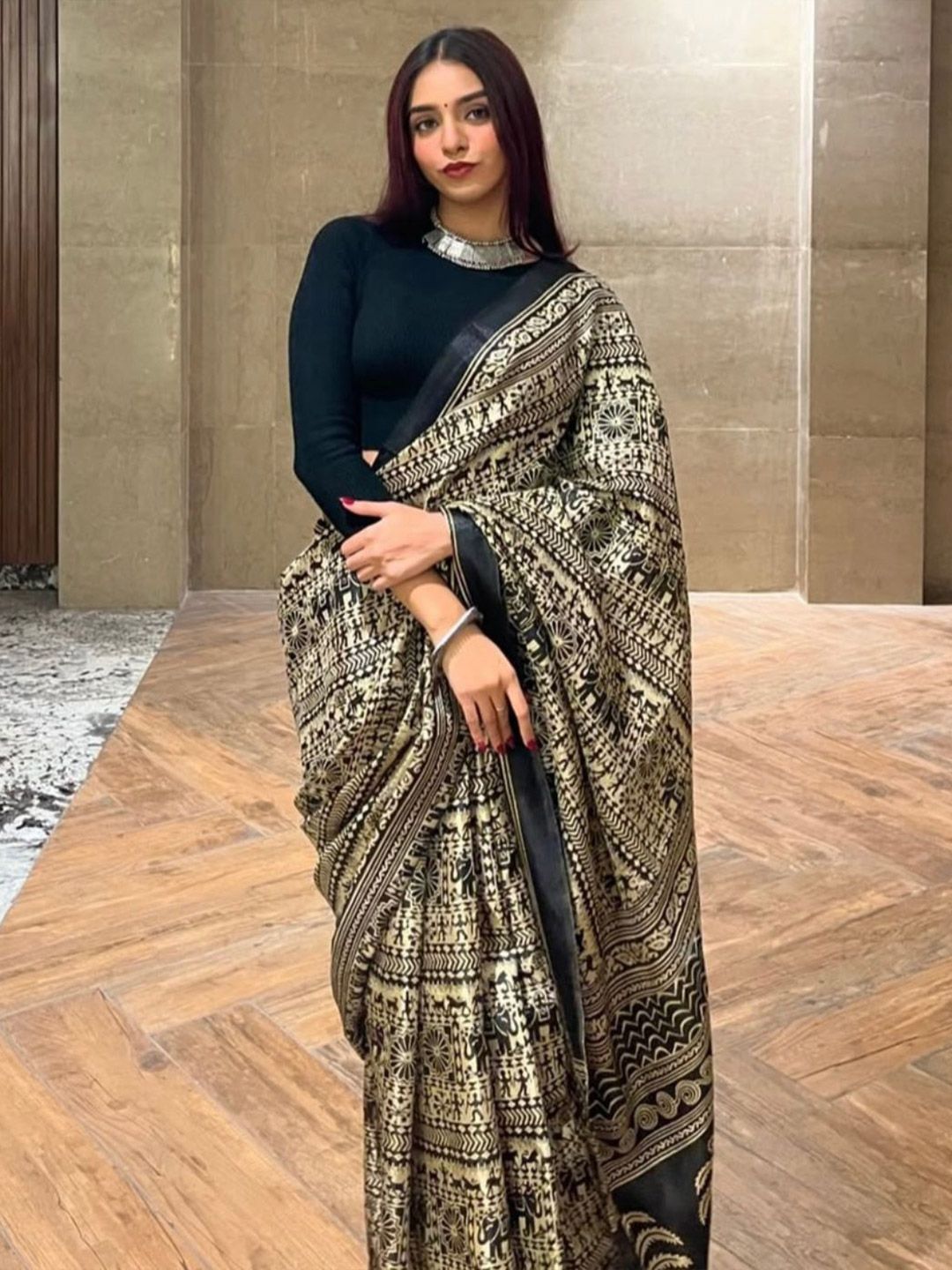 Ethnic Motifs Printed Saree 3