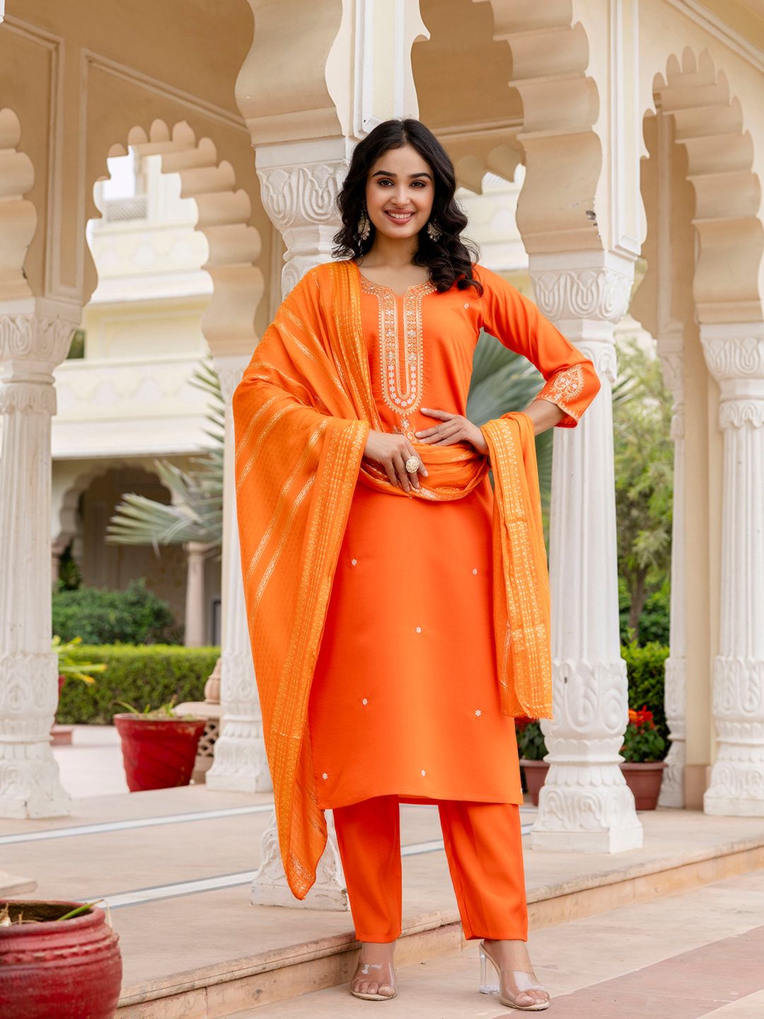 Navlik Women Floral Embroidered Regular Kurta with Trousers & With Dupatta