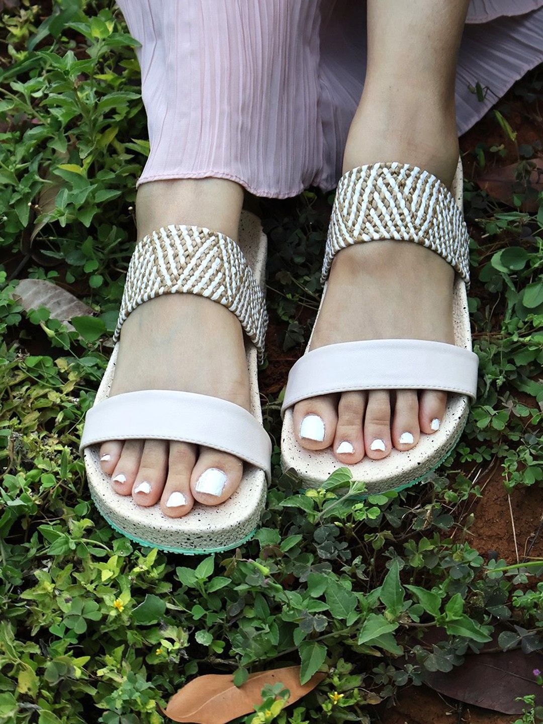 Monrow Women Jeviva Cream Flats