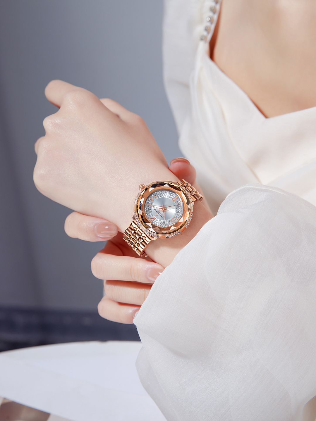 Daniel Hechter Paris Palais-Royal Collection Analoge Watch for Women With Cut Glass Dial