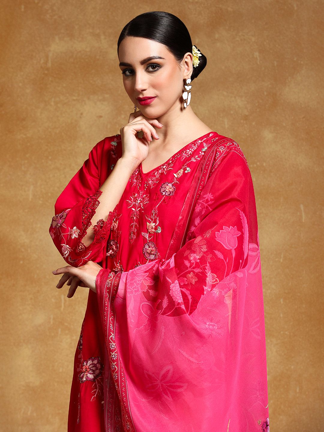 Varanga Women Floral Embroidered Regular Thread Work Pure Cotton Kurta with Trousers & With Dupatta