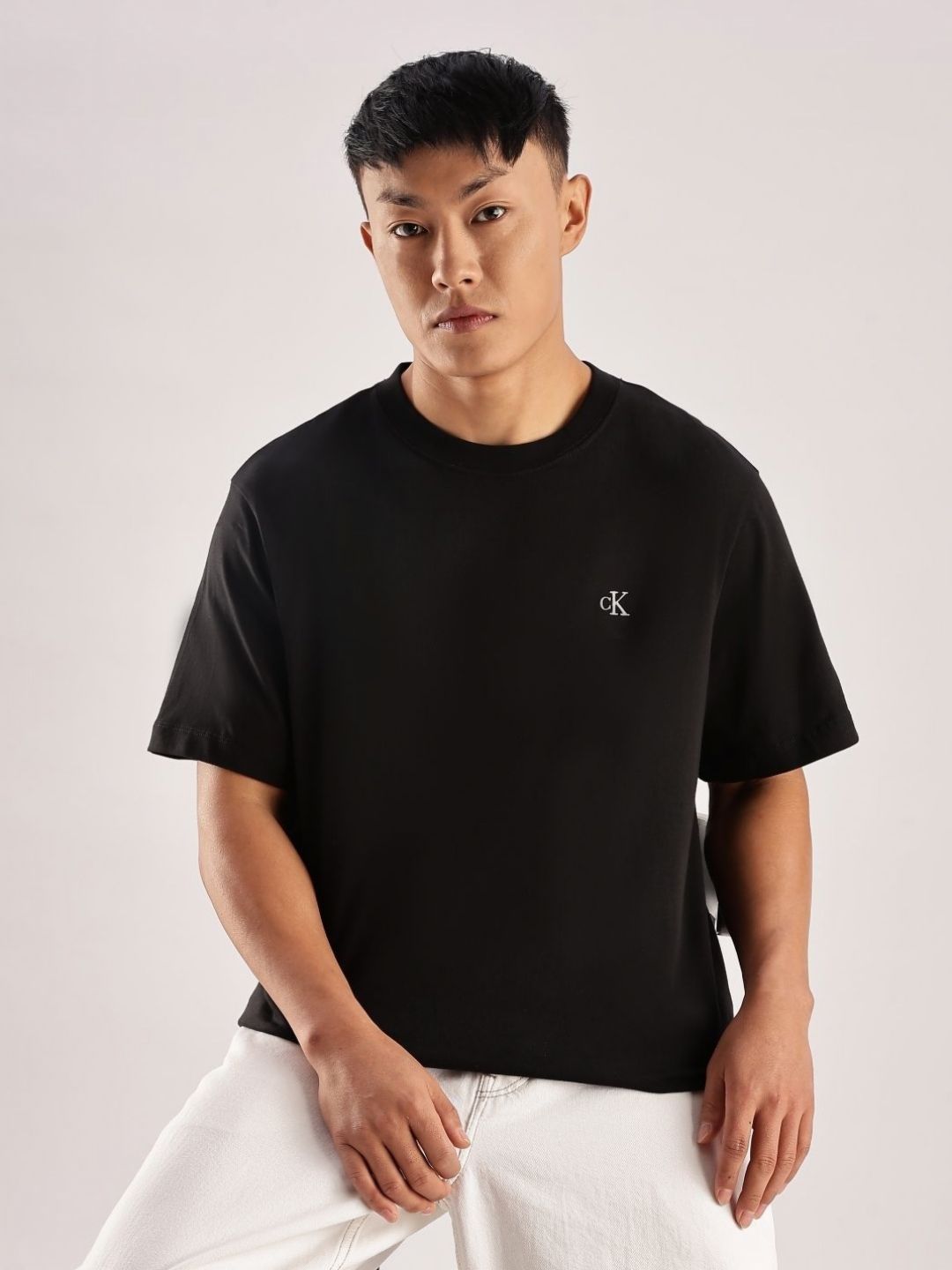 Calvin Klein Jeans Men Solid Round Neck Pure Cotton Relaxed Fit T-shirt
