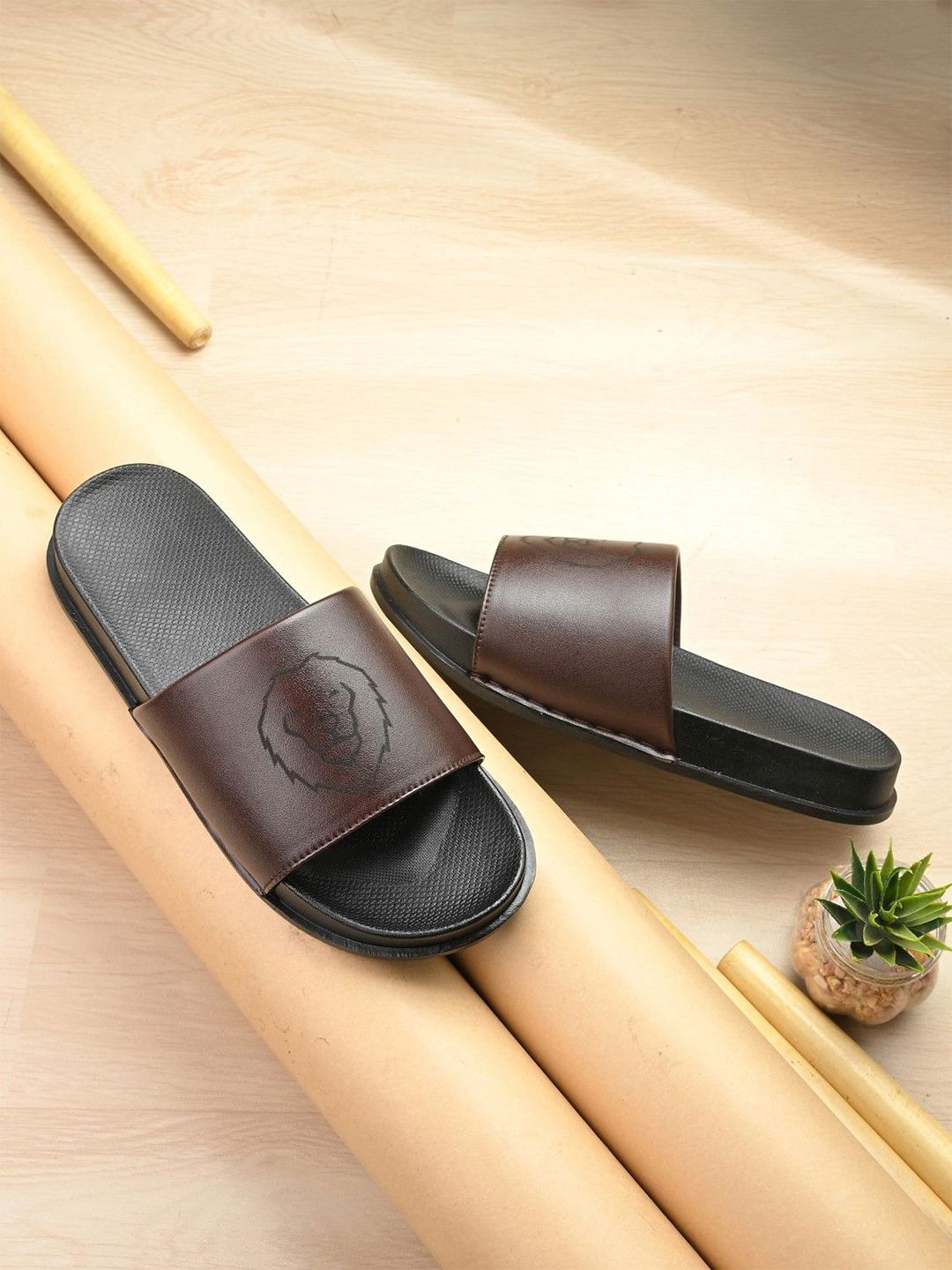 KASTAVA Men Printed Sliders
