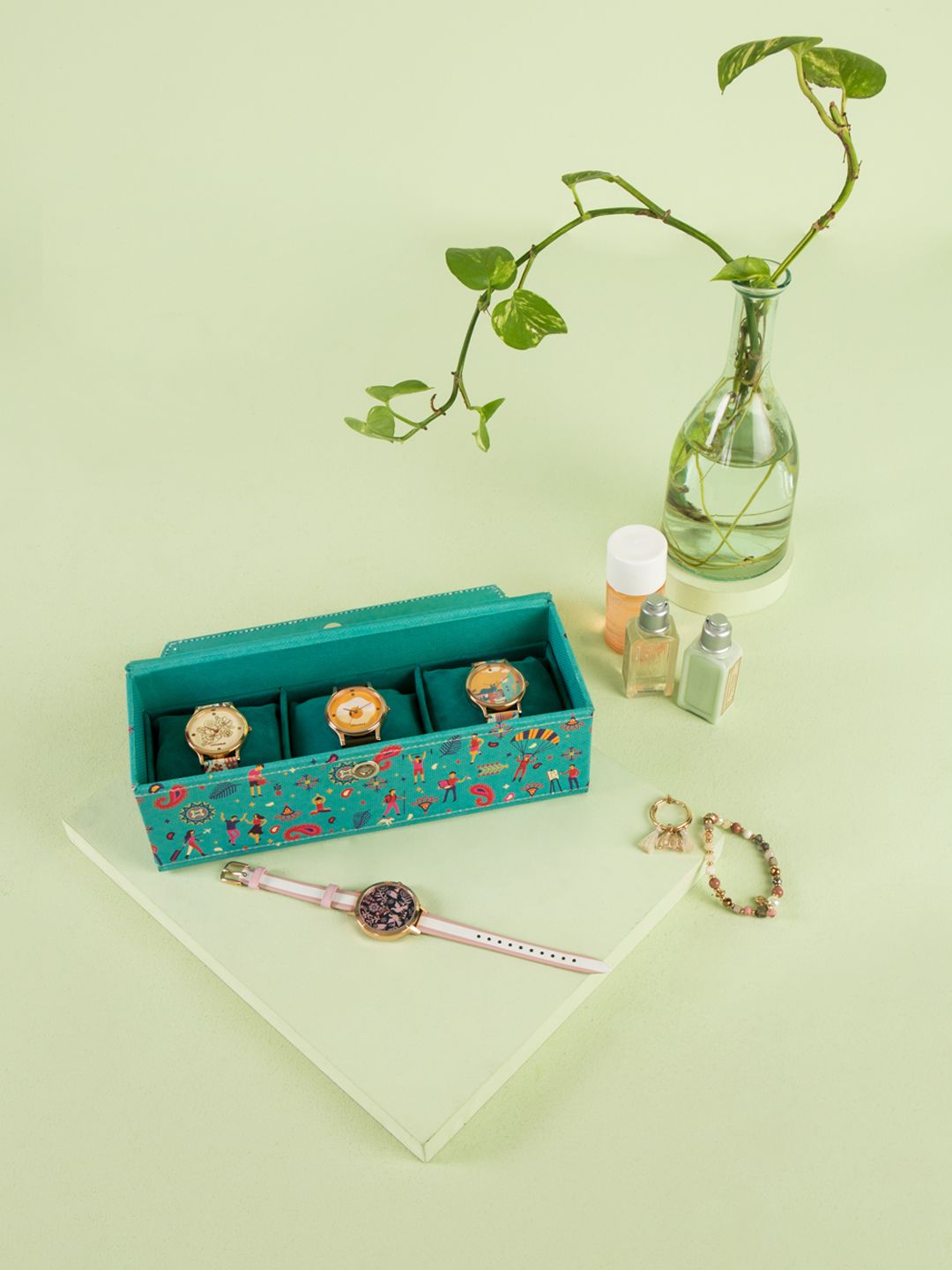 Chumbak Festive Vibes Blue & Red Printed Watch Organizer
