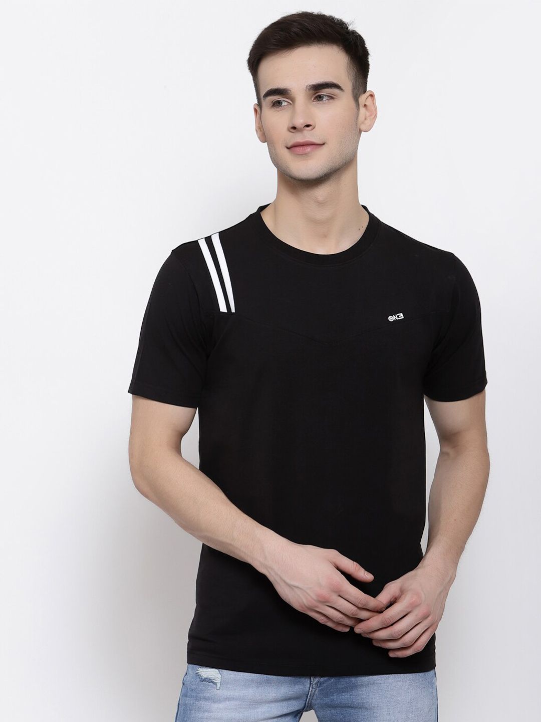 513 Men Black Solid T-shirt