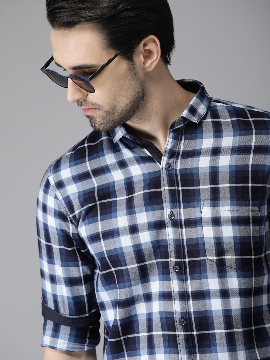 Campus Sutra Men Blue & White Standard Regular Fit Checked Casual Shirt