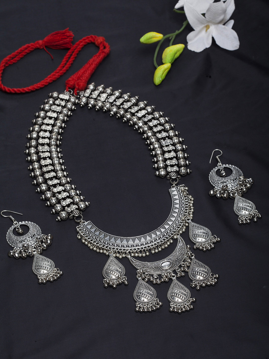 Moedbuille Women Red Silver-Plated Handcrafted Jewellery Set