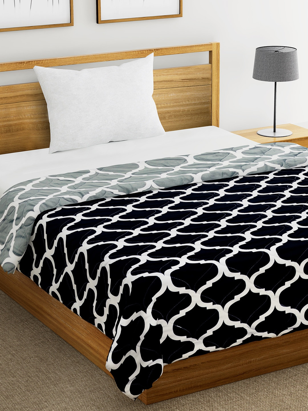 Divine Casa Black & White Geometric Mild Winter 110 GSM Single Bed Comforter