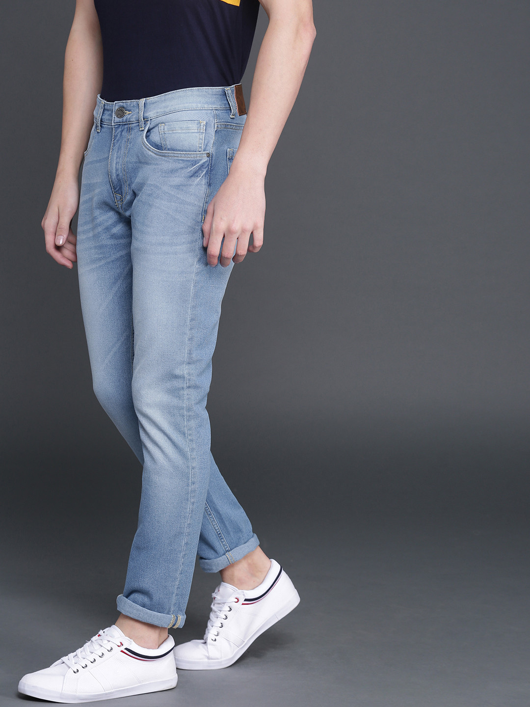 WROGN Men Blue Slim Fit Mid-Rise Clean Look Stretchable Jeans